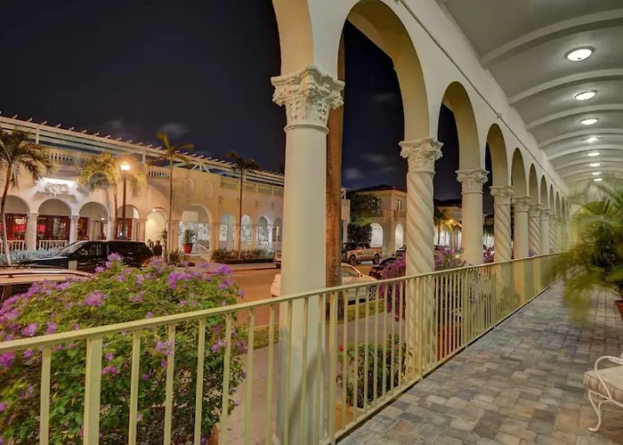 Hemingway Suites At Palm Beach Hotel Island
