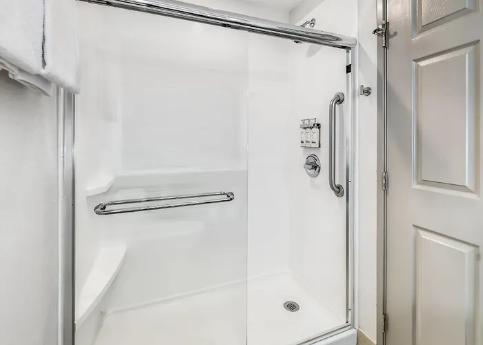 Holiday Inn Express & Suites Minneapolis - West End By Ihg