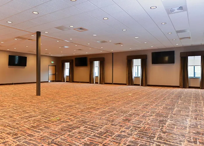 Holiday Inn Express Breezewood By Ihg