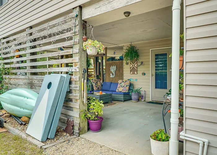 Nags Head Apt With Patio - 1/2 Mile Walk To Beach!