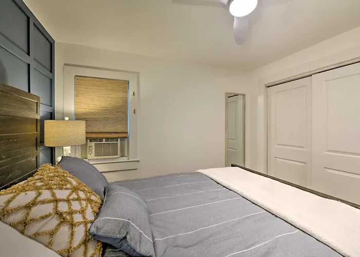 Ocean Grove Apt. W/ Balcony: 1 Block To The Beach!