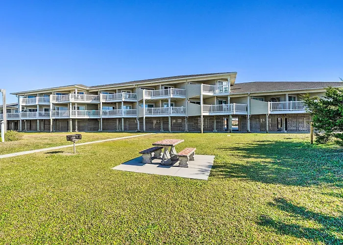 Oak Island Beachfront Condo W/ Community Pool