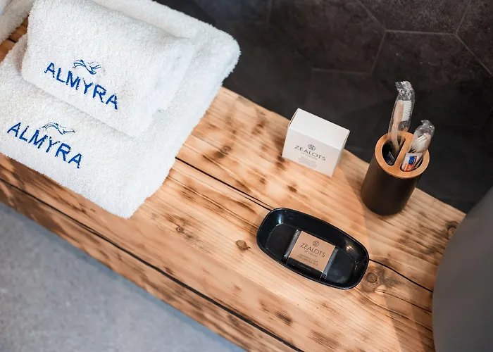 Almyra Oia Suites - Adults Only