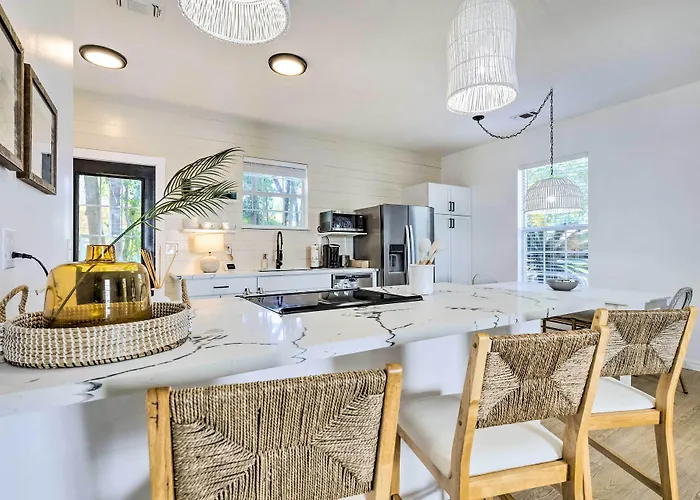 Modern & Chic Gulfport Escape: Walk To Beach!