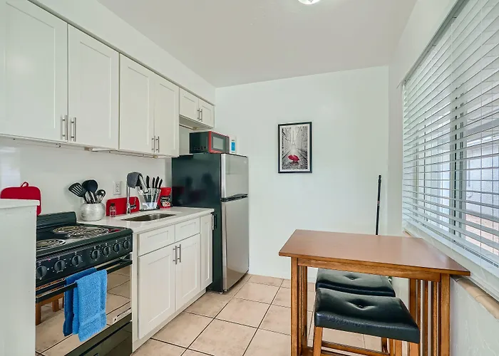 Singer Island Inn