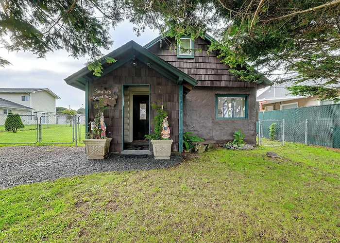 Unique Dog-Friendly Log Cabin: Short Walk To Ocean