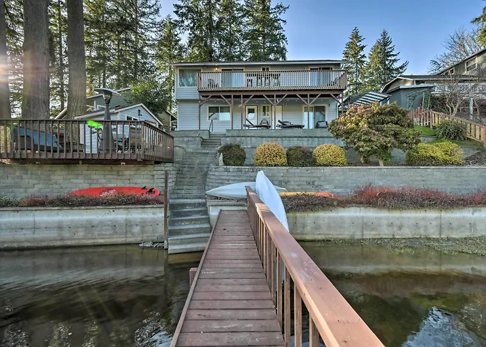 'The Peacock House' - Waterfront Home W/ Hot Tub!