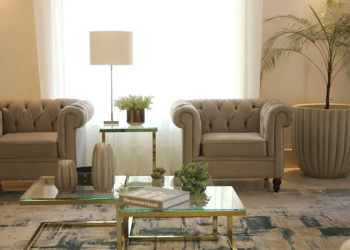 Lefel Hotel