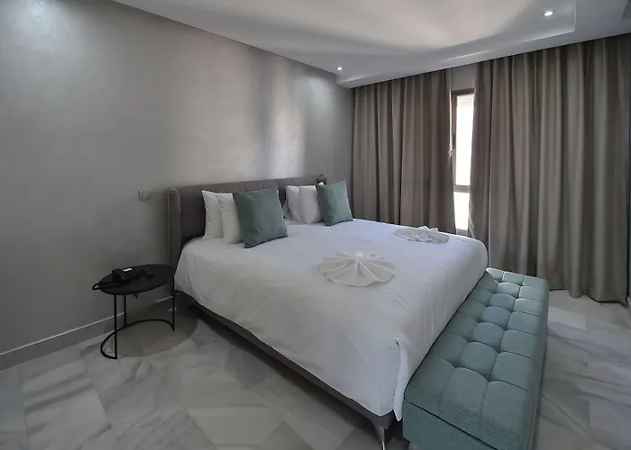 Le Yacht Suites Hotel