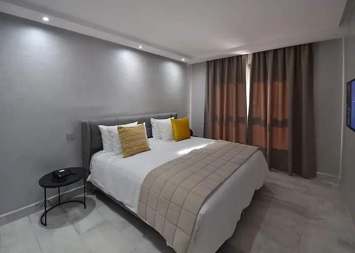 Le Yacht Suites Hotel