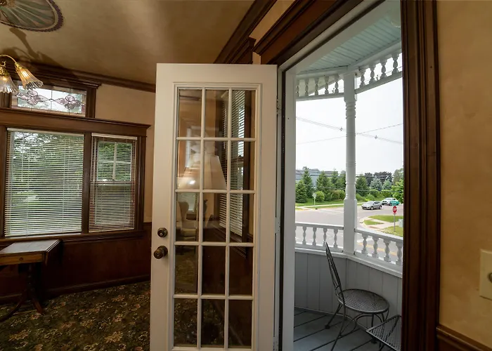 Yelton Manor Bed And Breakfast