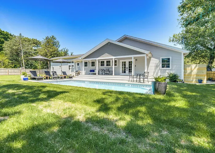 Distinctive Hamptons Home W/ Pool Near Bay, Ocean