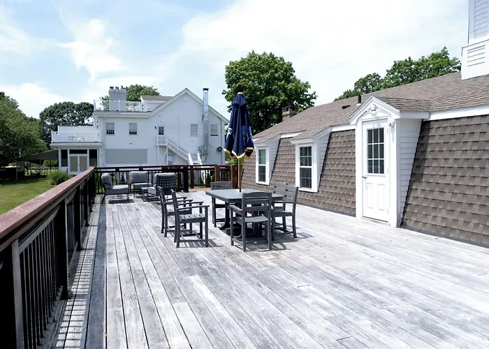 Shelter Harbor Inn