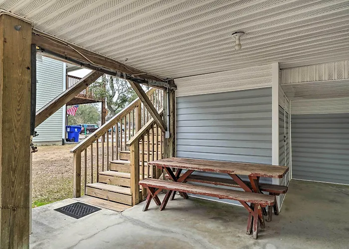 Cozy Oak Island House < 1 Mi To Beaches!