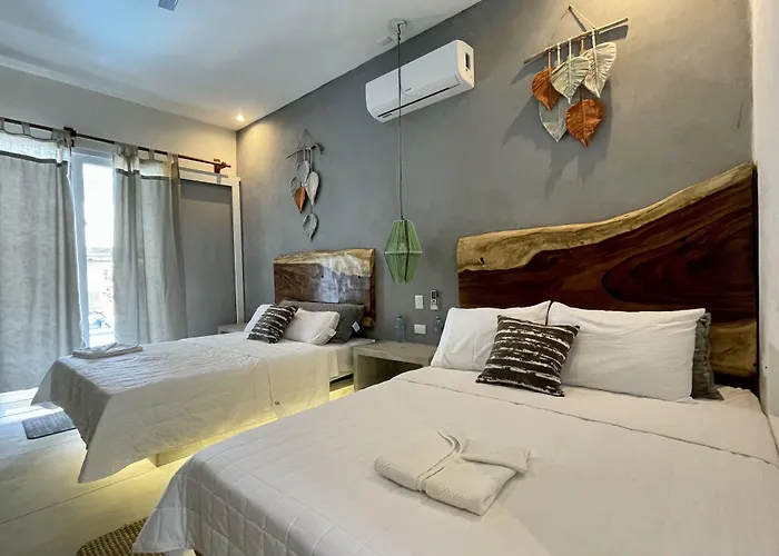 Johnnys Place Hotel