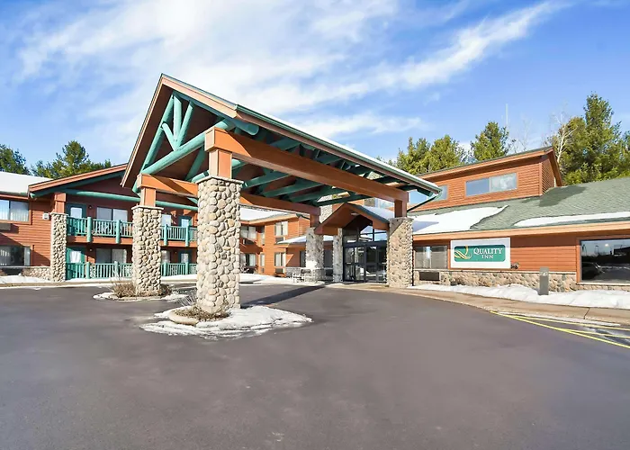 Cobblestone Hotel & Suites - Ladysmith