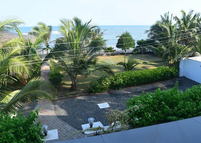 Coconut Pointe Villa & Beach Resort