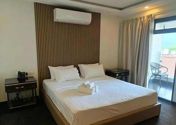 Fields Palace Hotel