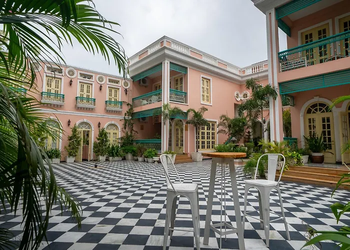 Hotel White Rabbit