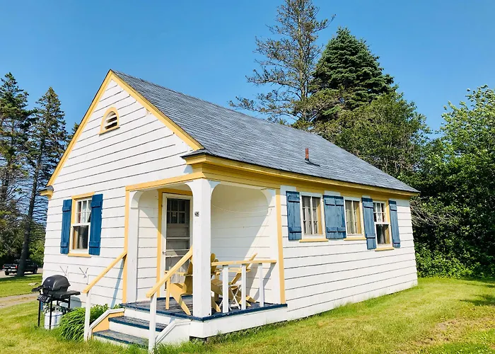 Green Gables Bungalow Court