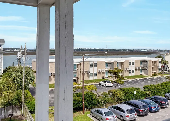 Sandpeddler Inn And Suites