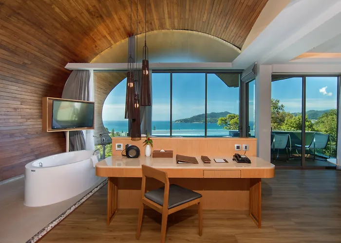 Crest Resort & Pool Villas