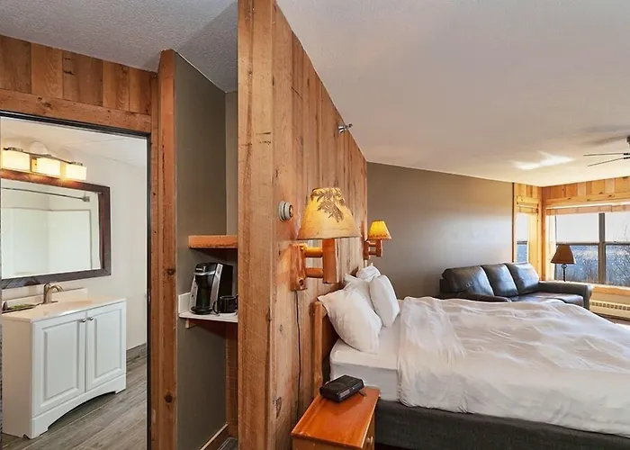Cove Point Lodge