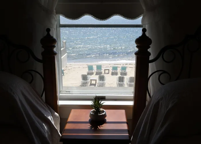 By The Sea Guests Bed & Breakfast And Suites