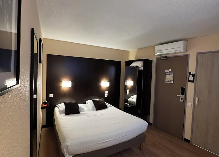 Hôtel Au Petit Caporal Maisons-Alfort