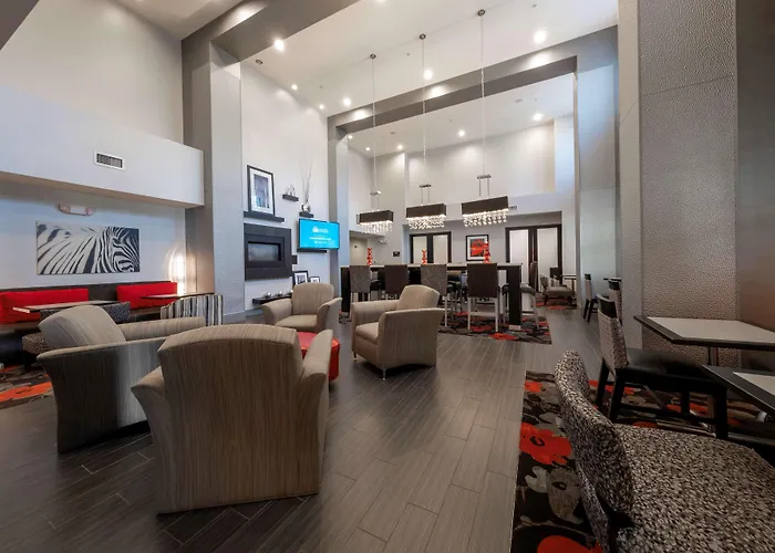 Hampton Inn & Suites Dupont