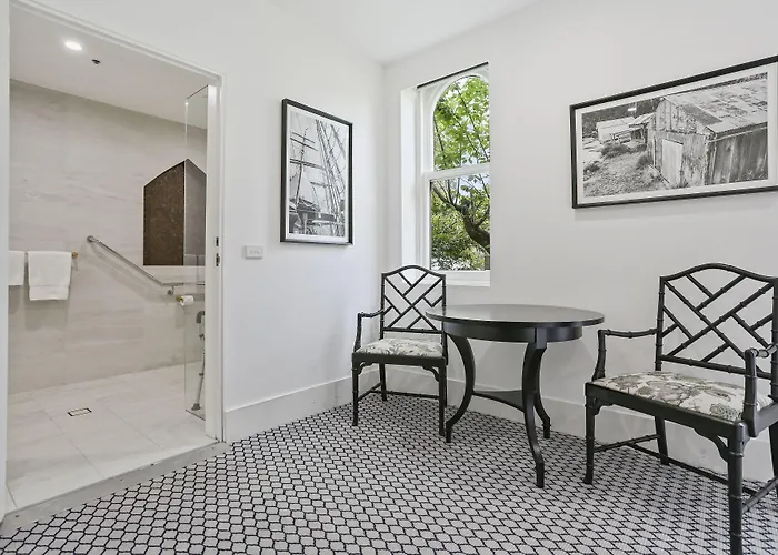 Seahorse Inn Hotel & Villas