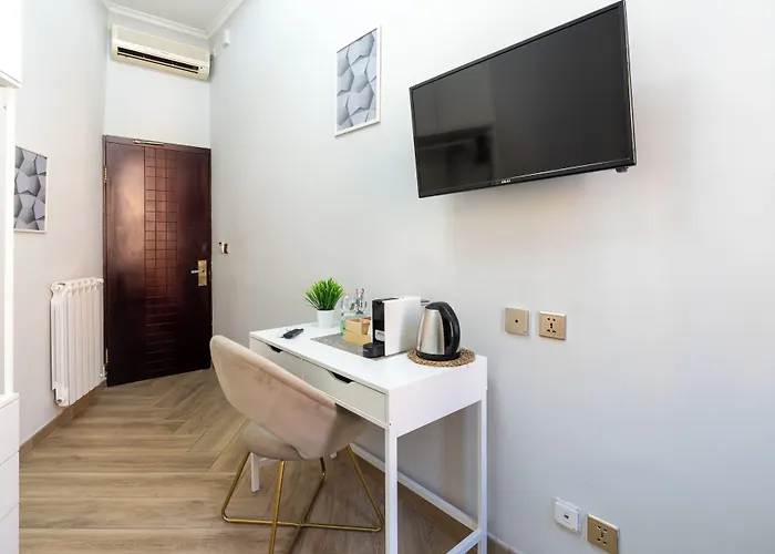 Portafortuna Guesthouse - Close To Colosseum