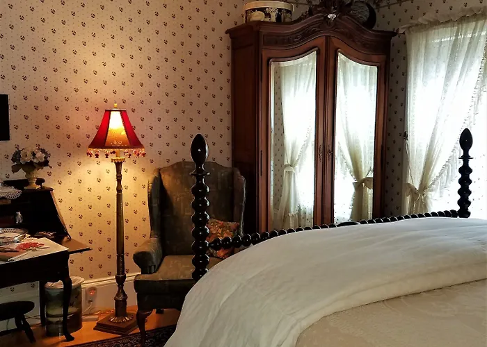 The Jeweled Turret Inn