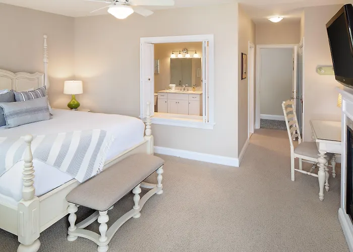 Inn At Harbor Hill Marina
