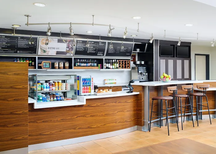 Courtyard By Marriott Kingston