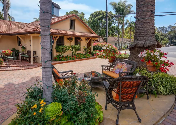 Harbor House Inn