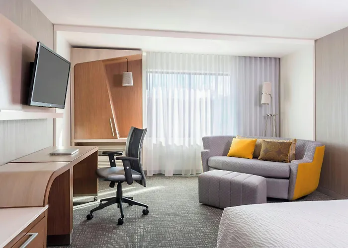 Courtyard By Marriott London