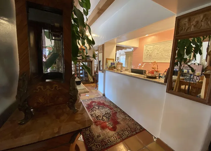 Villa Rosa Inn Santa Barbara