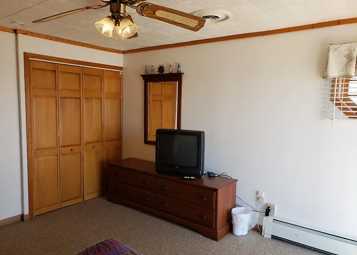 Algoma Beach Motel