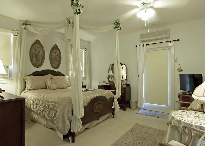 Sabal Palm House Bed And Breakfast