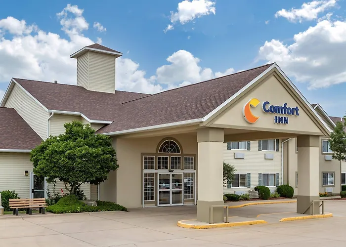 Comfort Inn Dyersville Near The Field Of Dreams