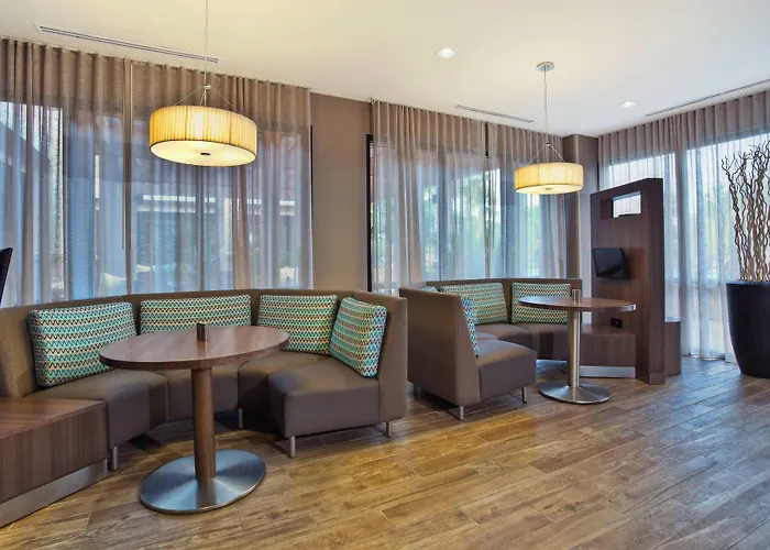 Courtyard By Marriott Gulfport Beachfront