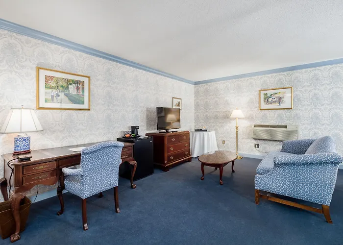 The Farmington Inn And Suites