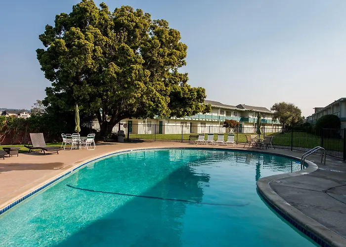 Coral Reef Inn & Condo Suites