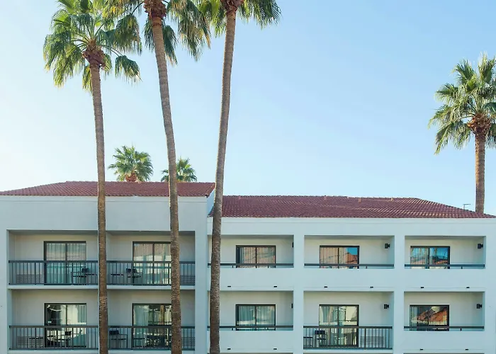 Courtyard By Marriott Phoenix North