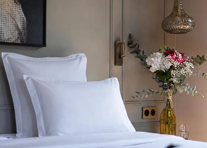Lizzie Hotel
