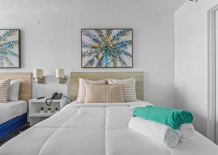 Ocean View Deluxe Suite: Pvt. Beach & Pool