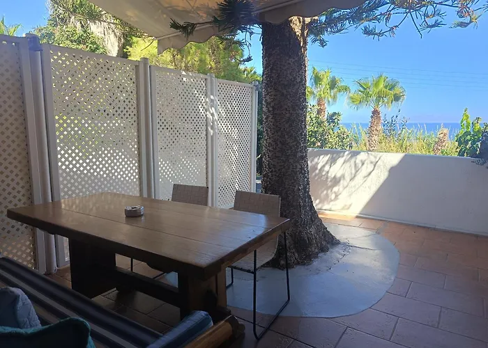 Moschatos Beach House