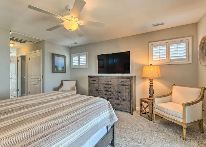 Surf City Escape W/ 6 Decks: Steps To Beach