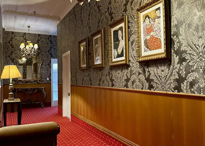 Prince'S Gate Hotel